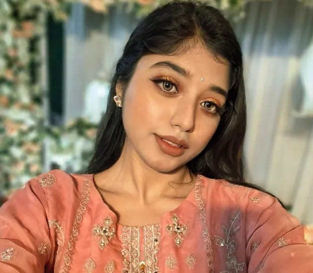 বাবার অজান্তে মায়ের নতুন যাত্রা